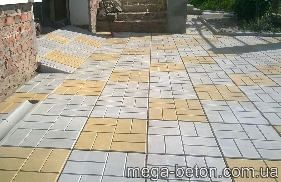 6. Двор замощенный тротуарной плиткой от производителя Мега Бетон.jpg